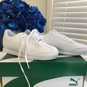White puma tennis shoes never worn.
